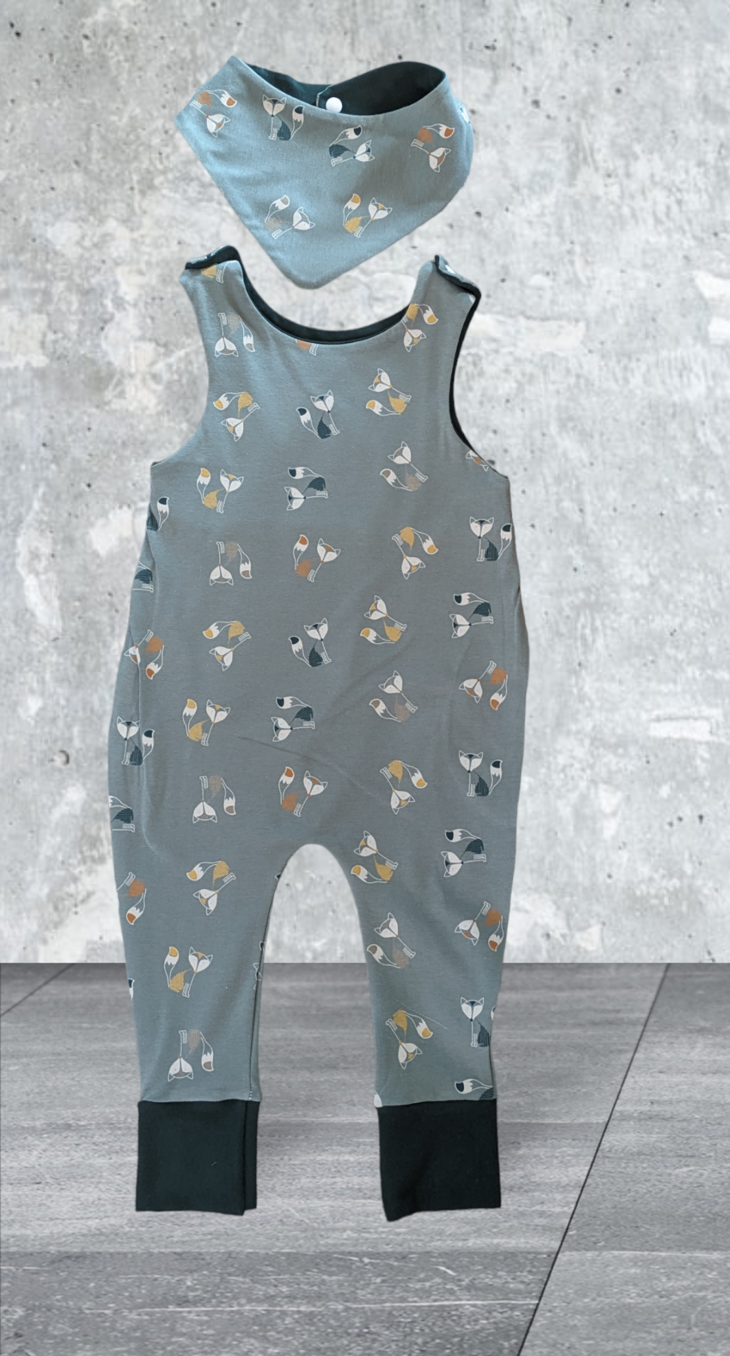 Strampler - Set mit Halstuch Größe 80